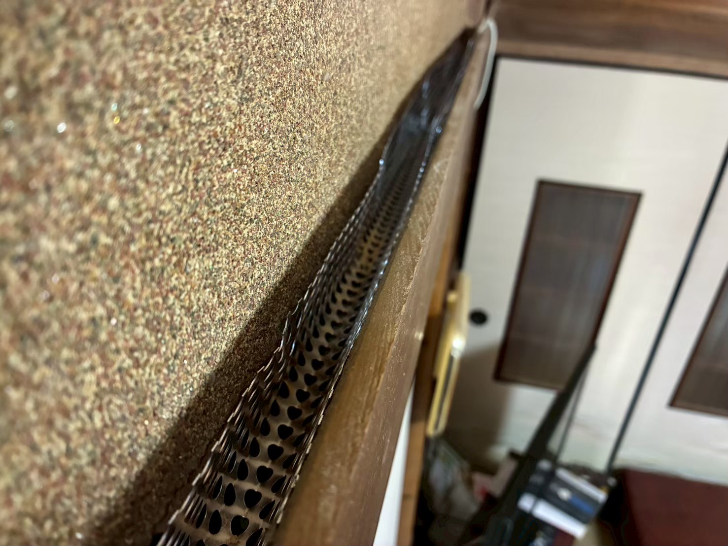 佐賀県多久市　ネズミによる被害　T様邸　駆除実績