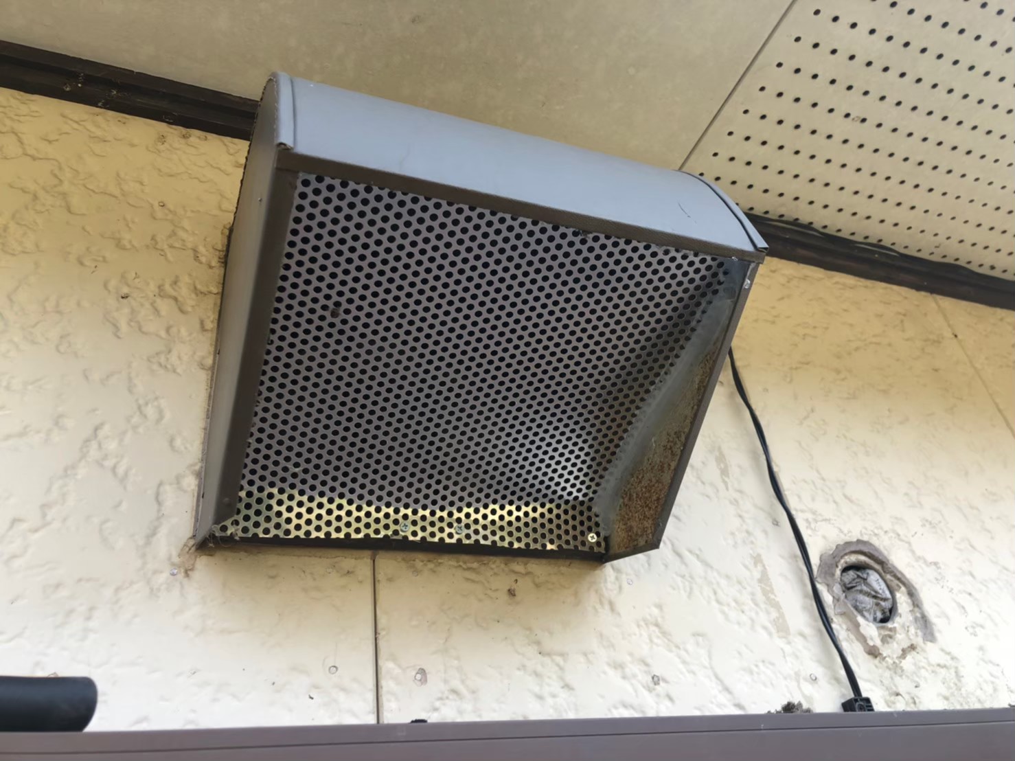 イタチによる被害　株式会社T　M様　駆除実績