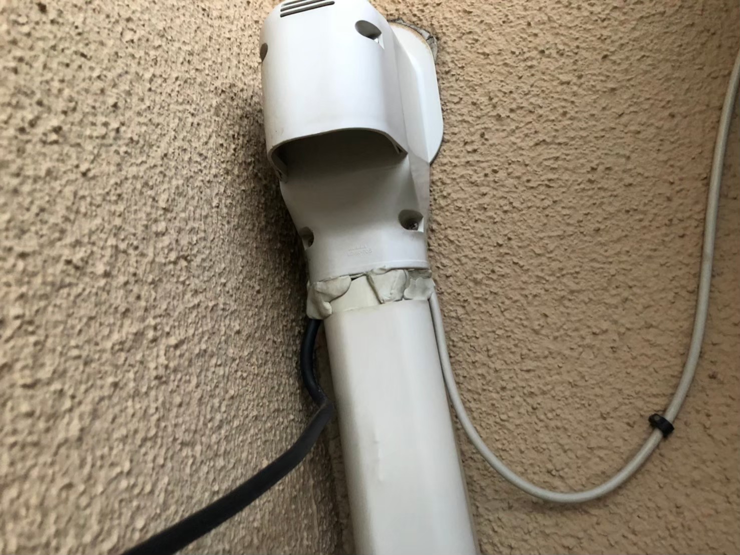 コウモリによる被害　H様邸　駆除実績