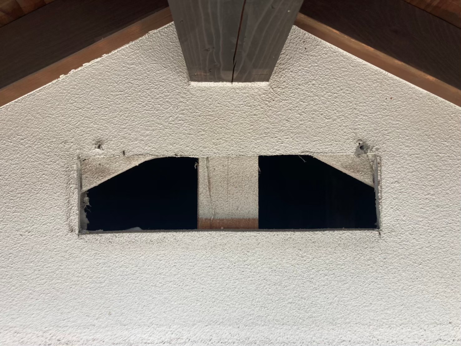 コウモリによる被害　K様邸　駆除実績