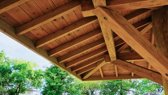 普段は見ることができない天井裏や床下の様子を、写真や動画でしっかり確認していただきます