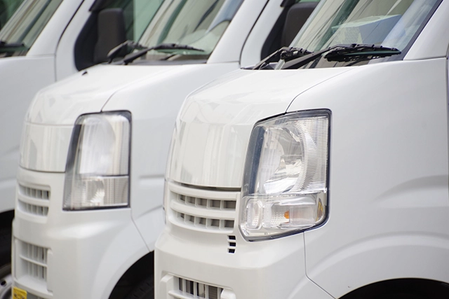 お客様のプライバシーに配慮し、ペイントやロゴのない社用車で訪問いたします。